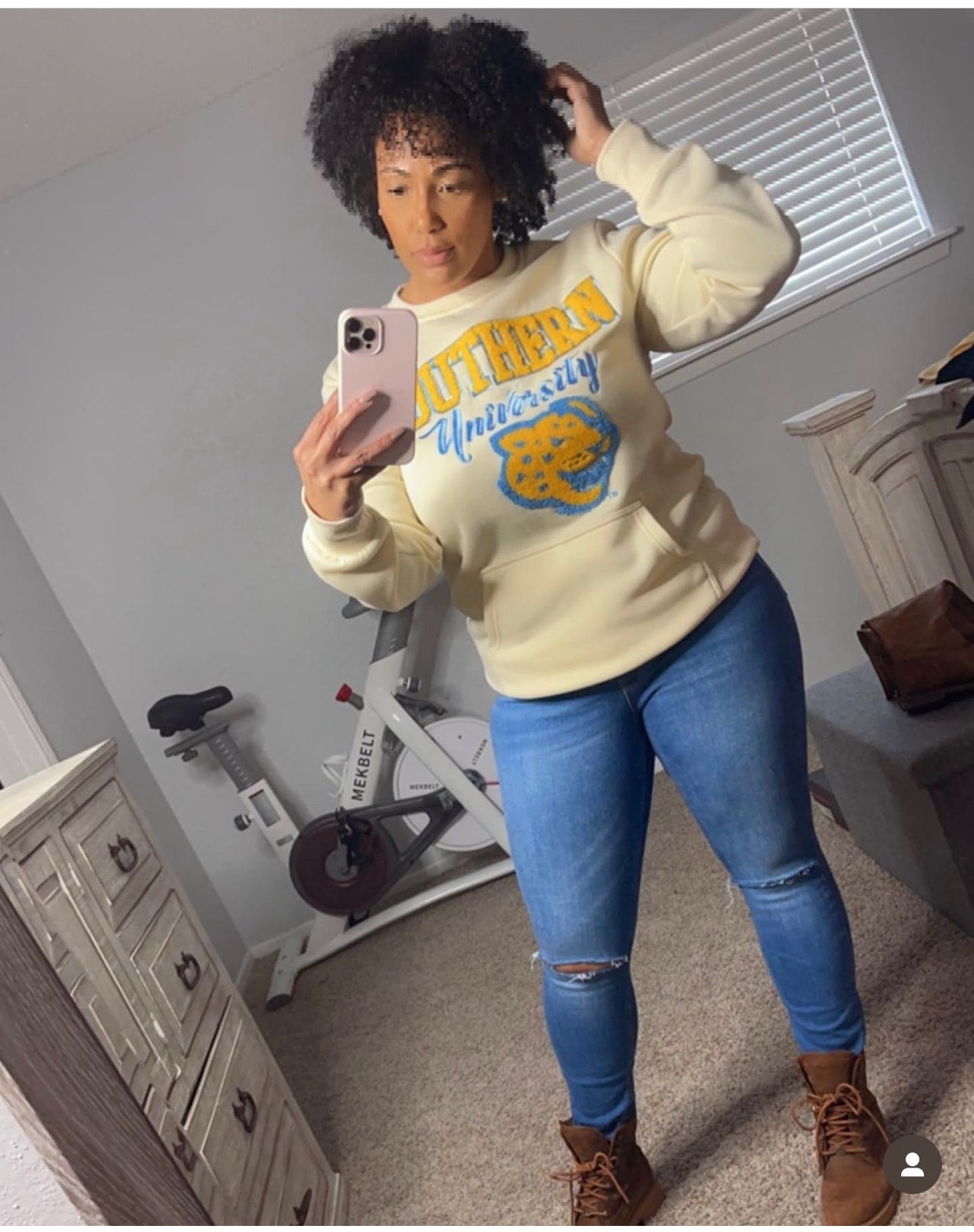 Pre Order ( Ship Feb 1St) 
SOUTHERN  UNIV | SWAC CREAM Chenille Sweatshirt -aja